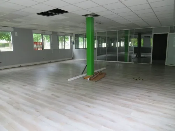 Local 1 pièce 176 m²
