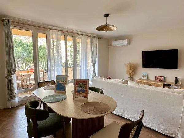 T4 rénové 90 m² avec terrasse + parking au calme - Vauban