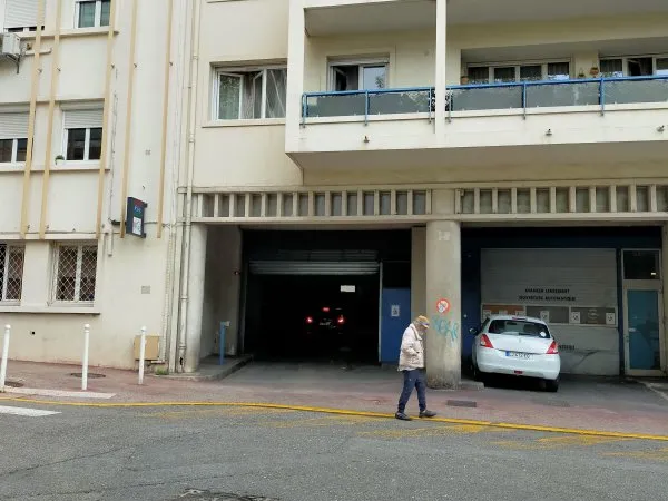 Loue parking 8m² Toulon (83) fermé/sécurisé