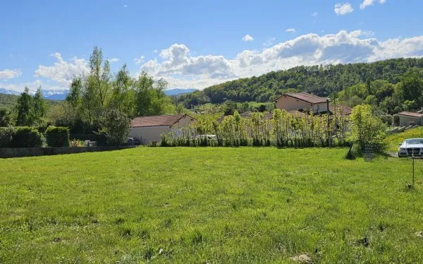 Terrain 904 m²