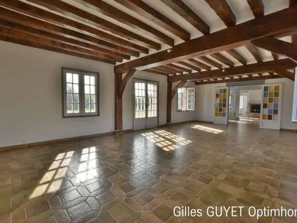 MAISON DE CARACTÈRE,T7,163M², 335000€ Dépendance. Terrain de 8000M²