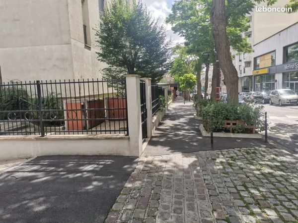 Location place de parking intérieur securisé 2 min métro Marie des Lilas