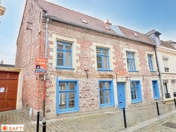 Maison bourgeoise de caractère entièrement rénovée, semi individuelle, avec jardin (possibilié d'acq
