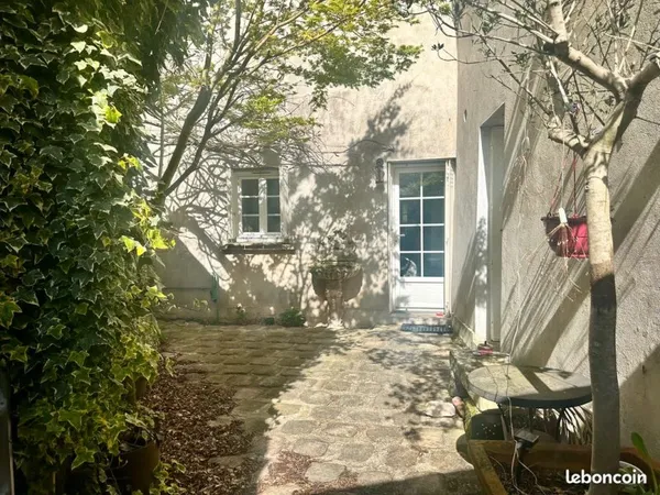 Charmante maison de 140 m2 au sol dans le vieux village