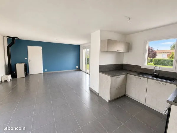 Maison 4 pièces 83 m² - 3 chambres - garage - jardin clos - Vouillé