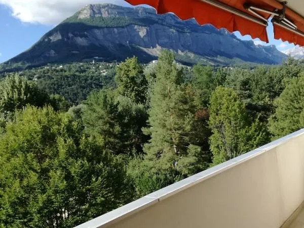 MEYLAN- T5 renové-terrasse CH et EAU COL