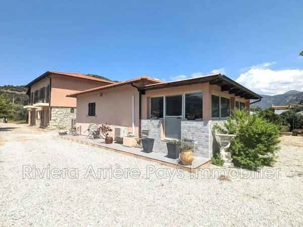 Maison 8 pièces 198 m²