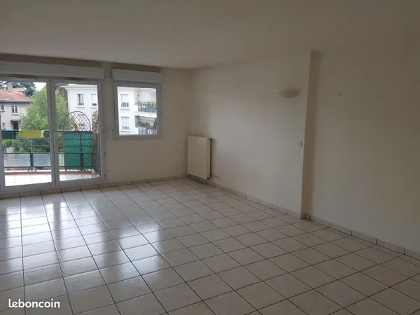 Appartement T4 Bron centre mairie de 96 m2