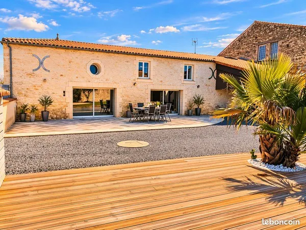 Maison en pierre rénové proche Surgeres et gare TGV Paris