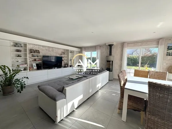 Maison contemporaine aux portes d'Amboise à CHARGÉ