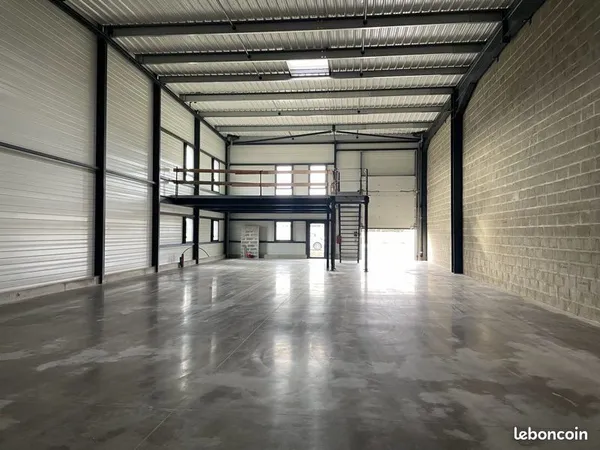 Local de stockage 320m2