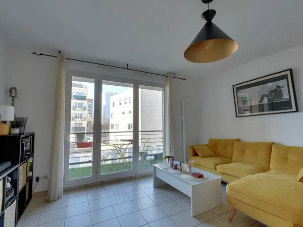 APPARTEMENT T3 AVEC BALCON - NON MEUBLE - MONTREUIL