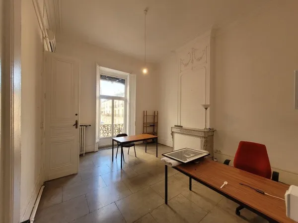 Bureau 11 pièces 302 m²