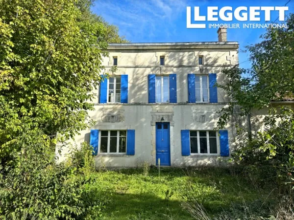 Maison familiale avec jardin et grand atelier, située dans un hameau tranquille du Périgord