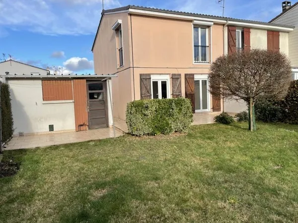 Pavillon 5 pièces avec jardin et garage.