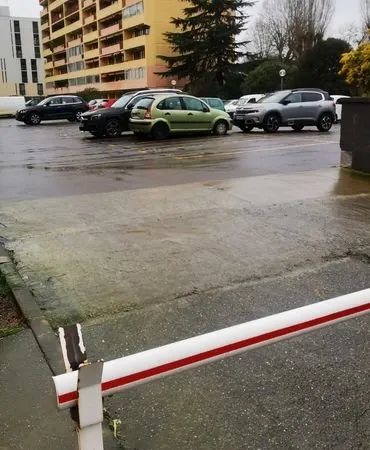 Loue place parking Roseraie