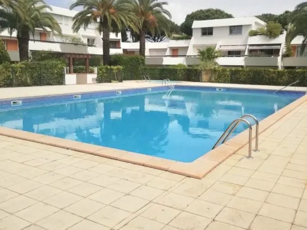Vente appartement 28 m², 6 couchages, grande terrasse, piscine et parking privée.