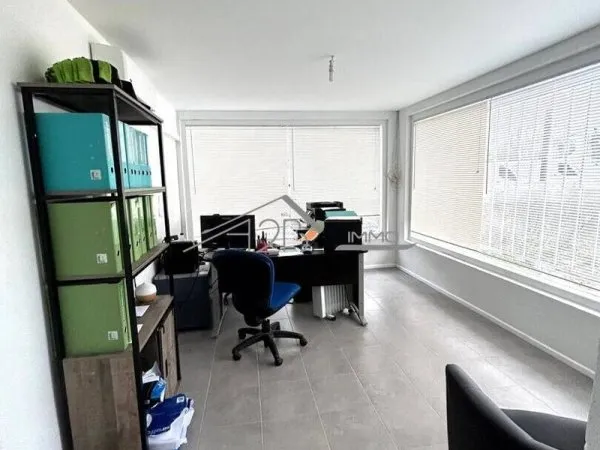 Local commercial 210 m²