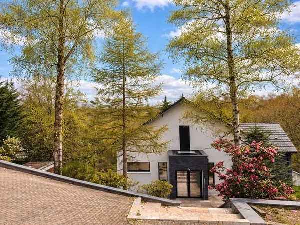 Maison 7 pièces 235 m²