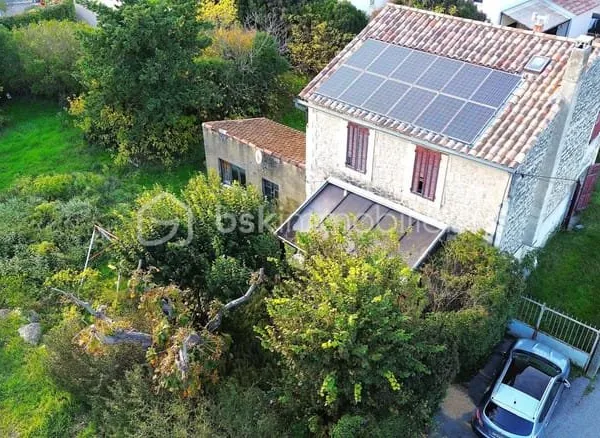 A vendre maison avec un jardin et 2 places de parking sur Vernègues