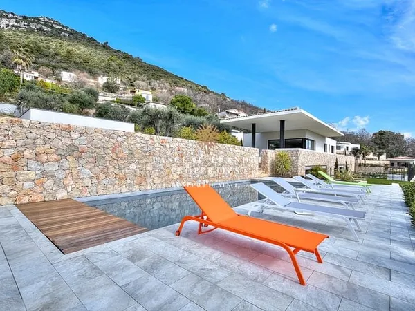 ST JEANNET -VENTE VILLA 300 M2 - VUE MER PANORAMIQUE - 2350
