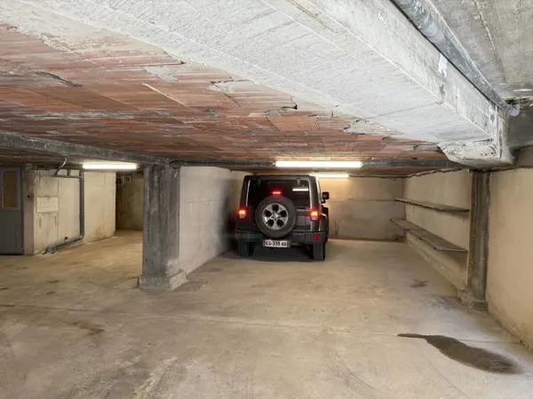 Stationnement Location Barbentane  100m² 350€