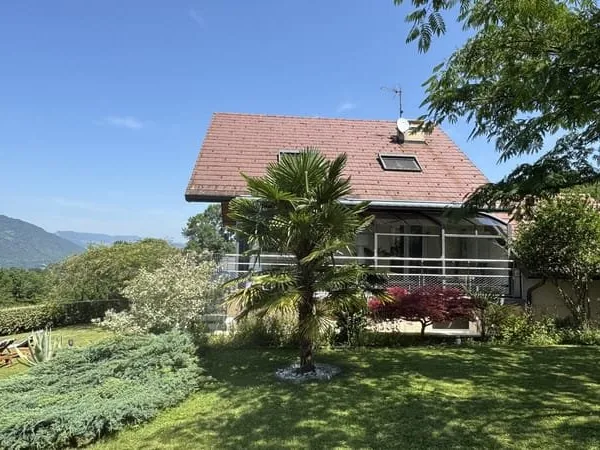 SECTEUR RESIDENTIEL - MAGNIFIQUE VUE LAC - VILLA 156.77 m2