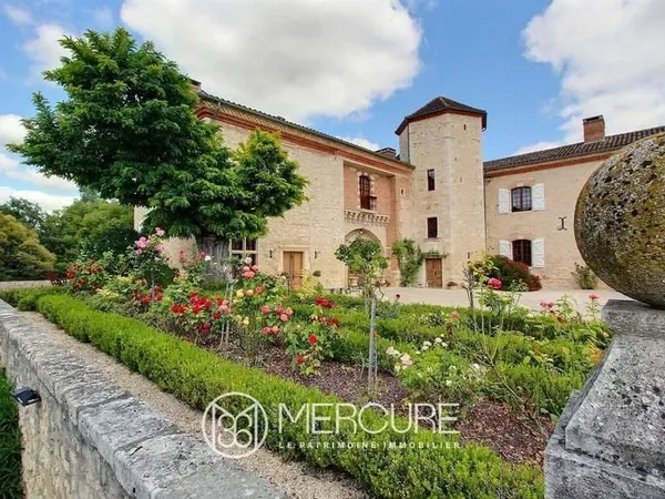Beau Chateau Renove - Dependances Et Piscine