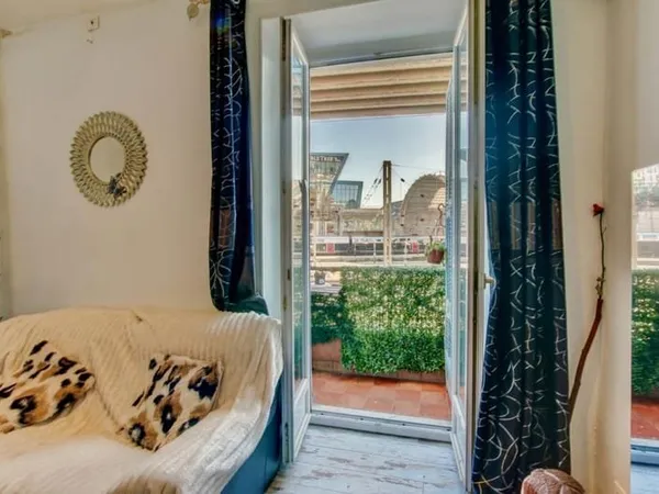 Rue Reine Jeanne, 4p au 2e étage, vue dégagée, beaux volumes