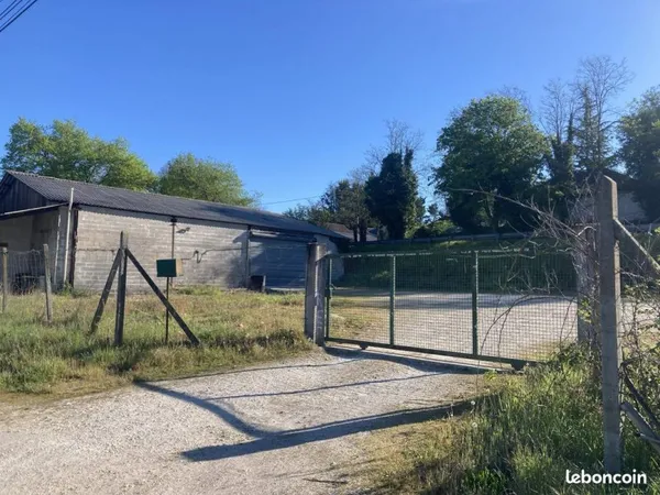 Local 282 m² La Roche-Chalais