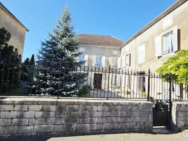 Maison 8 pièces 270 m²