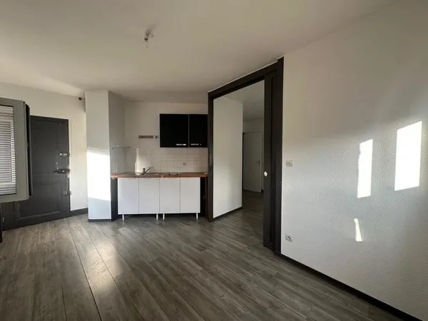 Bel F2 entièrement rafraîchi 32m2 HYPER CENTRE