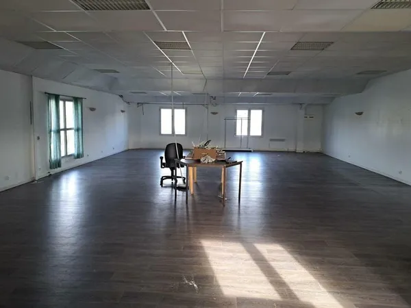Local commercial 144 m²