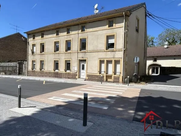 IMMEUBLE + MAISON MITOYENNE DE RAPPORT VUE SUR LE CHÂTEAU