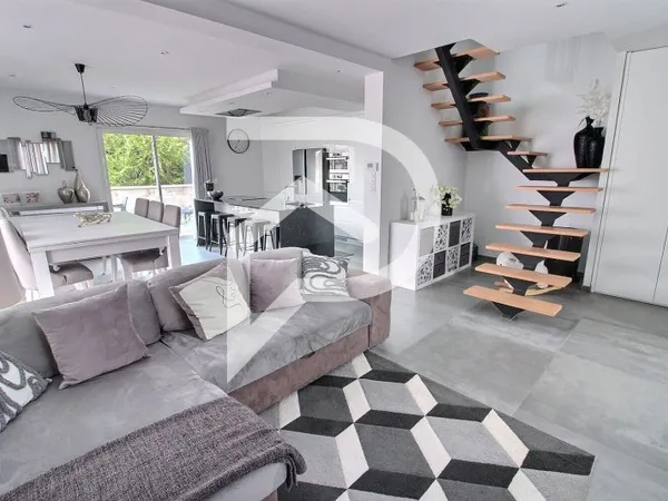QUINCIEUX - Maison 5 pièces 120 m²