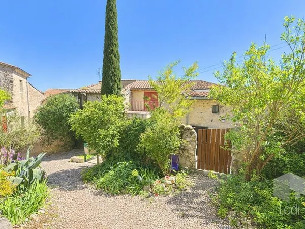ROCHEMAURE, maison de village de 130 m2