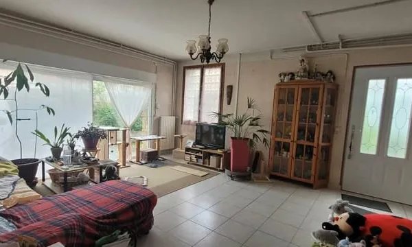 Maison avec jardin attenant