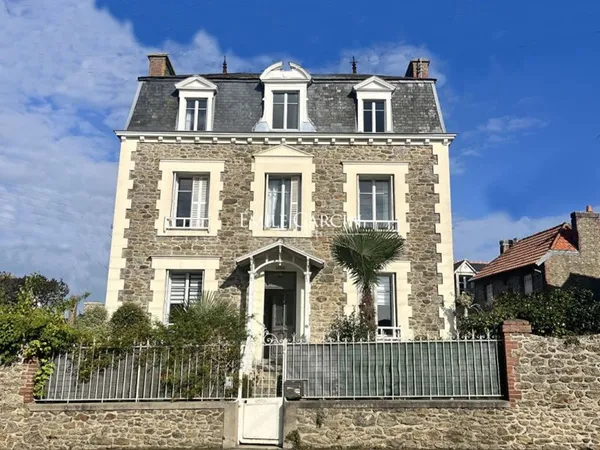 Maison de caractère à vendre centre de Dinard