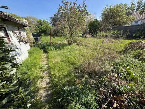 Terrain à bâtir sur la commune de Ste Geneviève des Bois