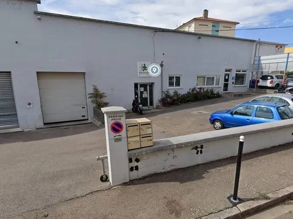 Local commercial 630 m²