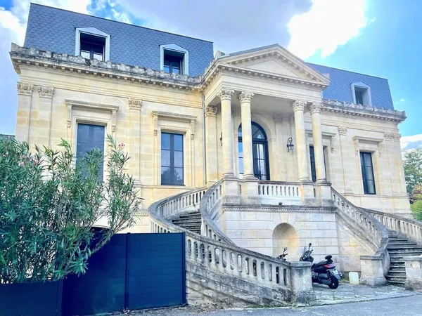 TALENCE Bagatelle - Au rez-de-jardin d'une demeure du 18ème,