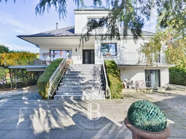 Villa 9 pièces 320 m²