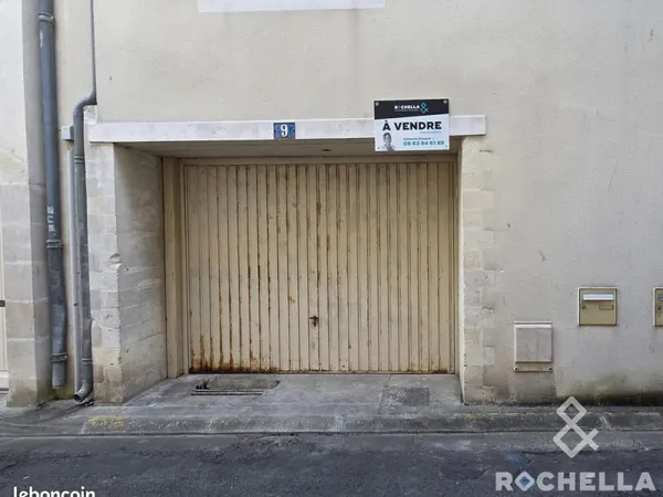 Parking/box 35 m² Saint-Jean-d'Angély