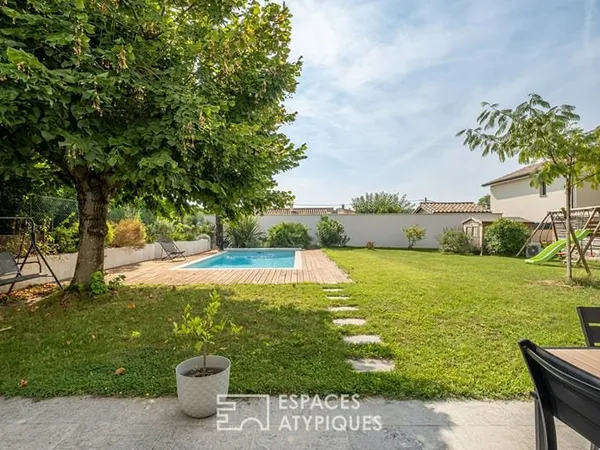 Maison rénovée avec jardin et piscine