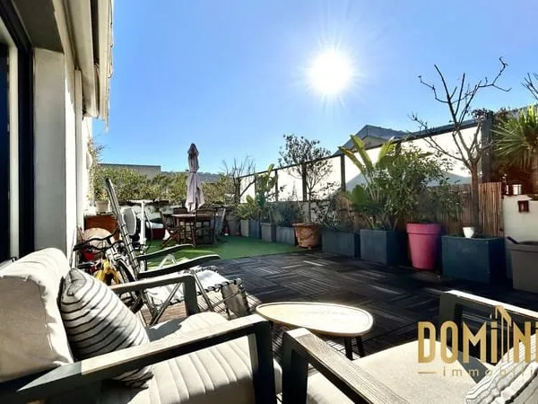 Superbe appartement rare en dernier étage : deux terrasses e