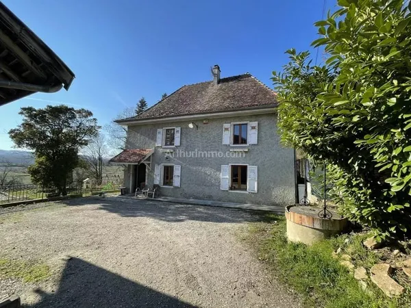 Maison piscine et grandes dépendances