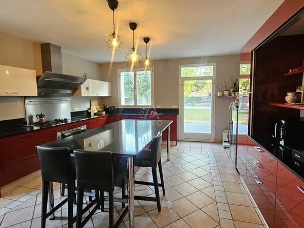 Maison Vente Villegouge 5p 193m² 374400€