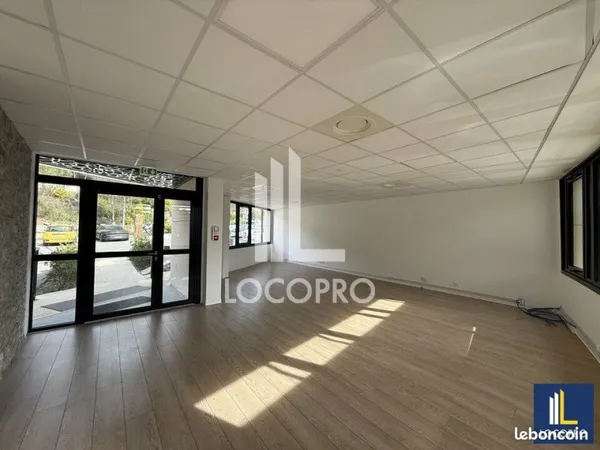 Bureau 92 m²