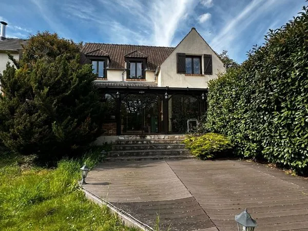 Maison 8 pièces 177m2 utile et 141 loi Carrez