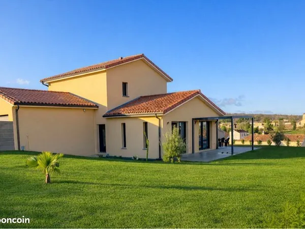 À saisir très belle villa de 2023 sur la commune d'Hurigny, 117 m² habitables sur un terrain de 700 